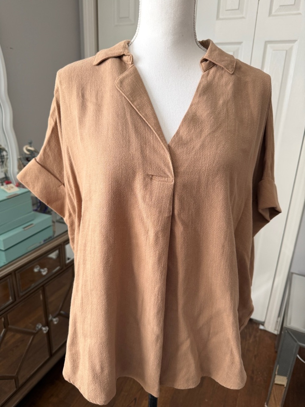 Mod Ref "The Aaron Top" Minimalist Simplicity Roll-Sleeve in Camel Small NWT